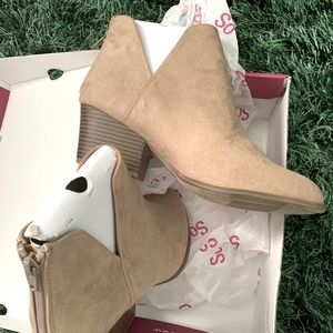 Barb Taupe short boot